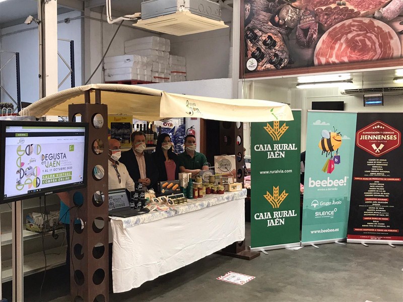 Pedro Bruno visita el centro logístico de la plataforma de venta online de productos Degusta Jaén