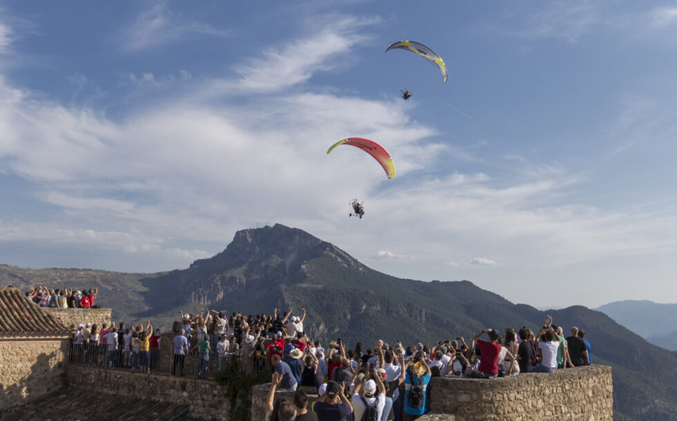 El XXIII FIA “El Yelmo” comienza con una gran exhibición aérea en el castillo de Segura de la Sierra