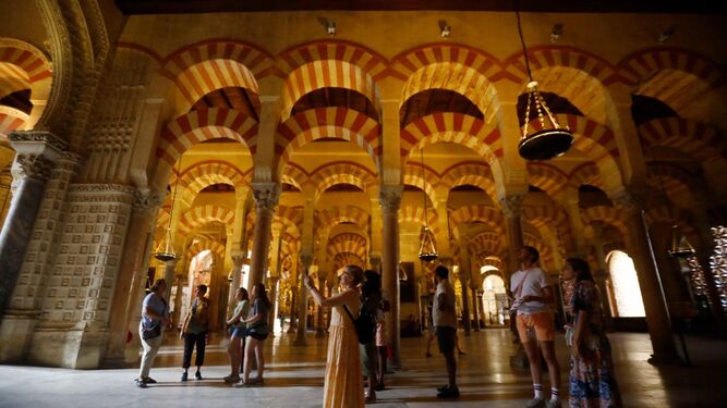 Andalucía: un tercio de sus visitantes viaja atraído por la oferta cultural 