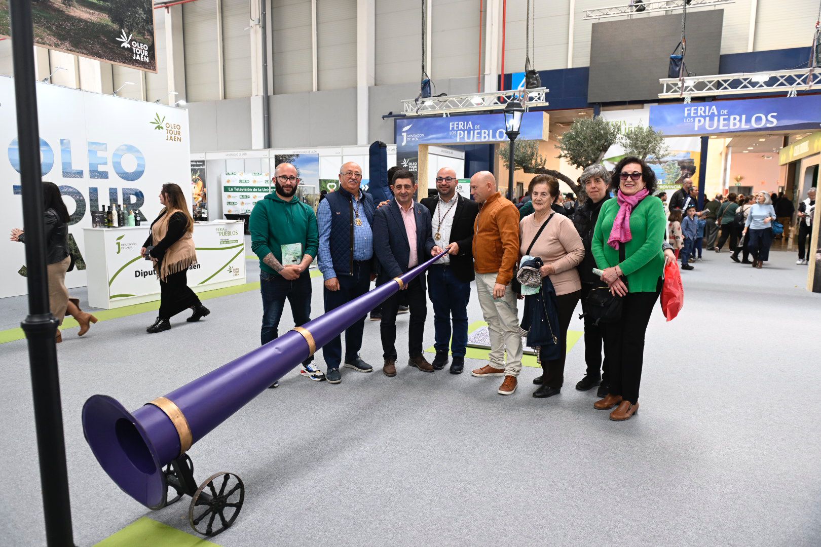 El presidente de la Diputación visita estands y participa en actividades incluidas en la segunda jornada de la Feria de los Pueblos