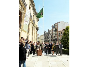El primer izado de la Bandera de la provincia de Jaén abre los actos conmemorativos del Día de la Pr