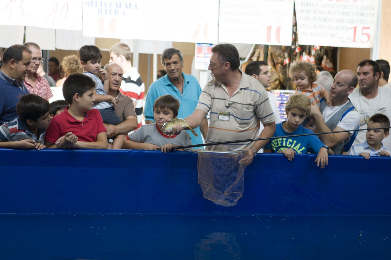 Un variado programa de actividades de pesca en Ibercaza